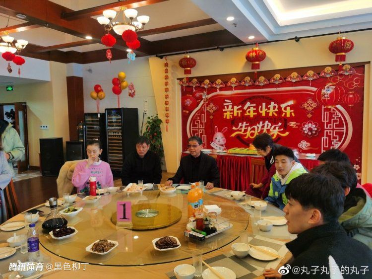 萨卡右路传中到后点，哈弗茨跟进头球攻门弹地入网，布伦特福德0-1阿森纳！